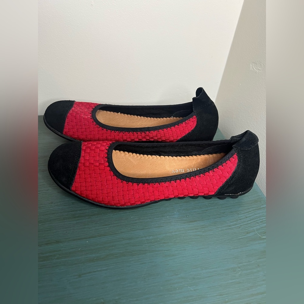Bernie Mev Red Woven Flats with Black Suede Toe Cap Size 40 comfort - Picture 3 of 6